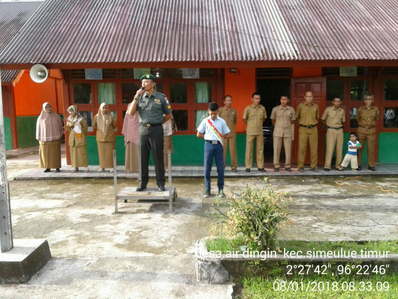 BABINSA KORAMIL 01 SIMTIM JADI IRUP UPACARA DI MTsN