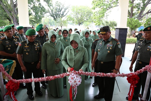 Peresmian Kantor Persit Ditandai Pemotongan Pita dan Penandatangan Prasasti