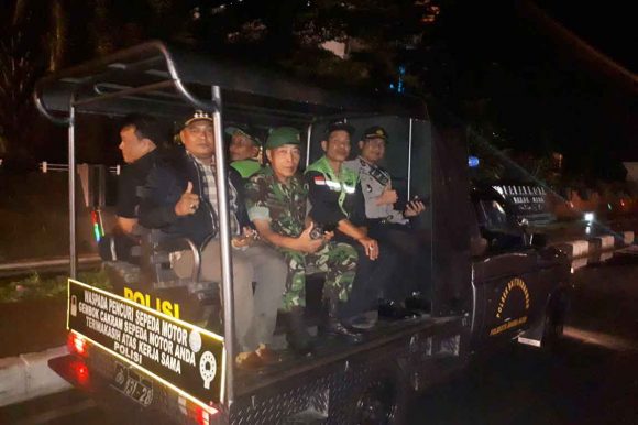 Kekompakan TNI – Polri serta Muspika Kecamatan Baiturrahman, Amankan Situasi Pada Malam Pergantian Tahun Baru