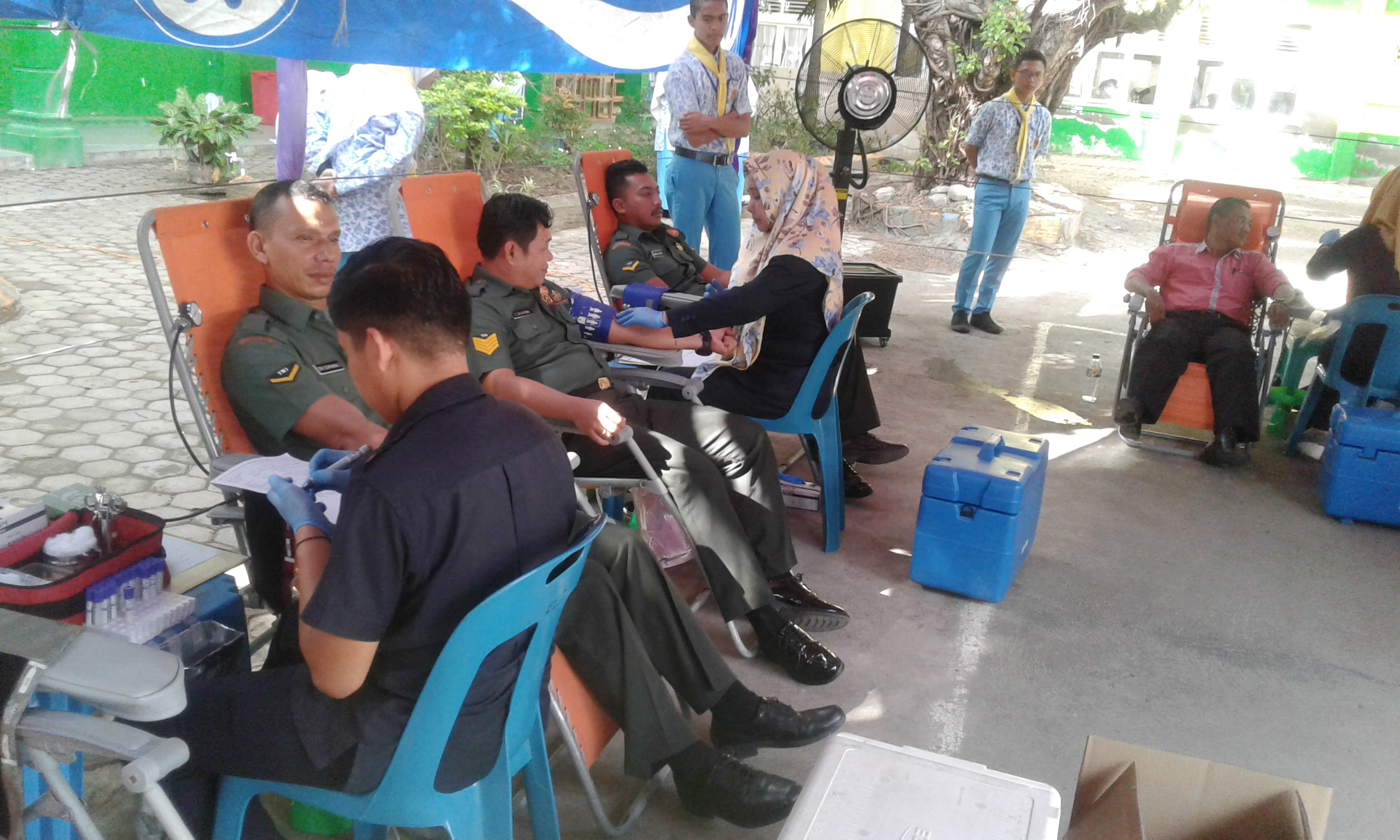 Personel Kodim 0101/BS, Ikut Donor Darah Giat PMR MAN 1 Banda Aceh