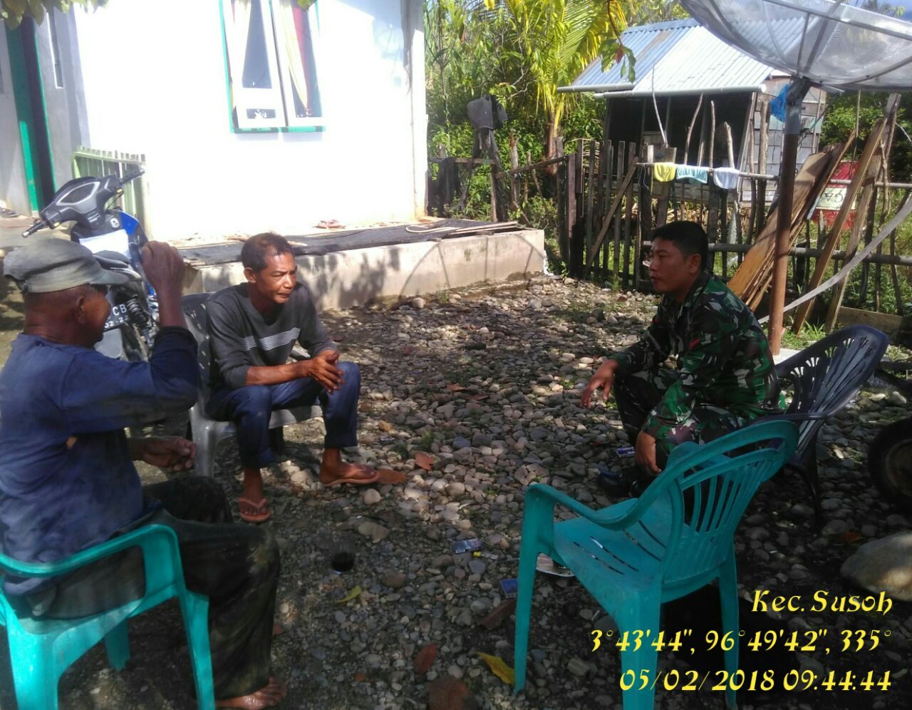 Komsos Babinsa Korami 04/Susoh, Ajak Warga Jaga Siskamling