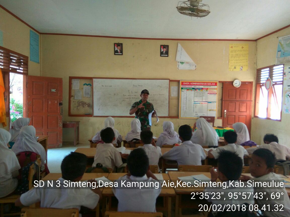 Babinsa Koramil 02 Simteng Wasbang Di SDN 03 dengan Materi 4 Pilar Kebangsaan