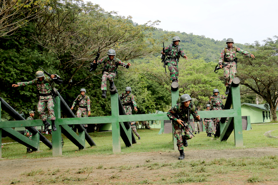 Prajurit Yonif Raider 112  Latihan Ketangkasan Halang Rintang