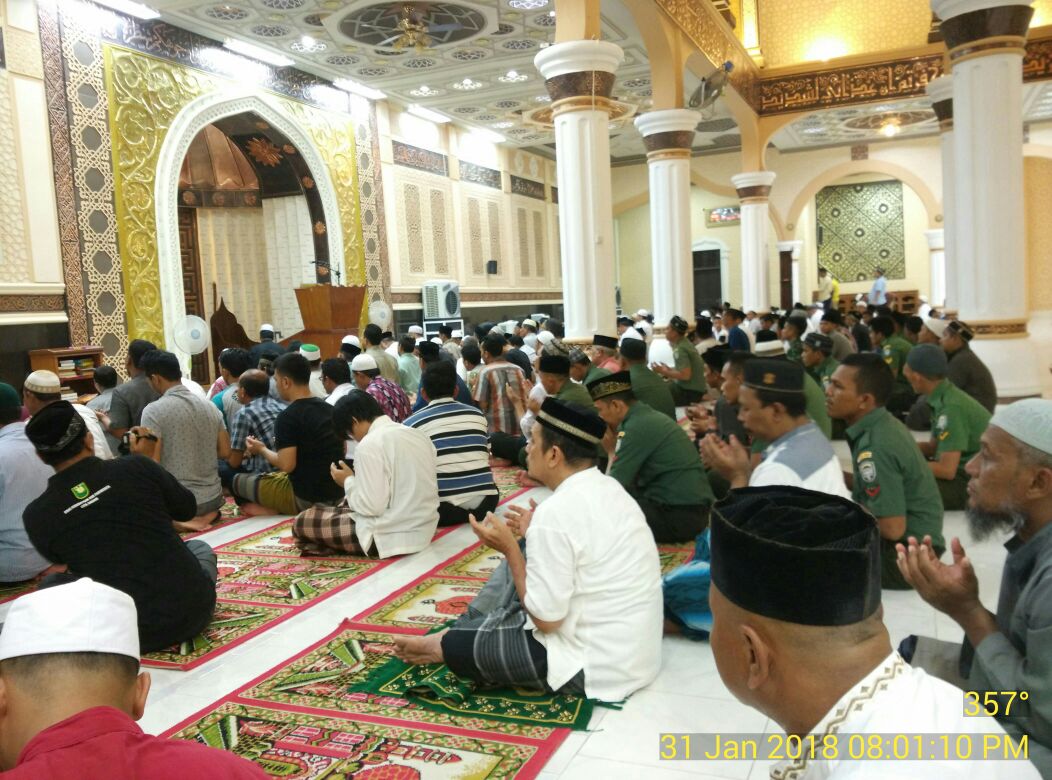 Dandim 0112 Bersama Masyarakat Kota Sabang Shalat Gerhana Bulan