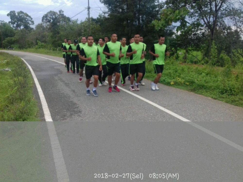 Puluhan anggota Staf Kodim 0110/Abdya Laksanakan Binsik Lari 5 KM