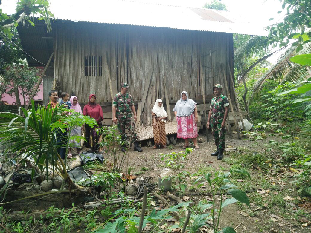Giat Komsos Danramil Blang Bintang, Kunjungi Warga Desa Binaannya