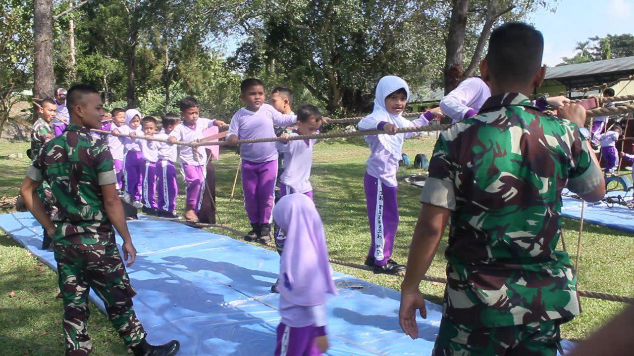 Mengenali Profesi TNI, Anak-AnaK TK Tahfizh Rumah Quran Kunjungi Yonif RK 113/JS