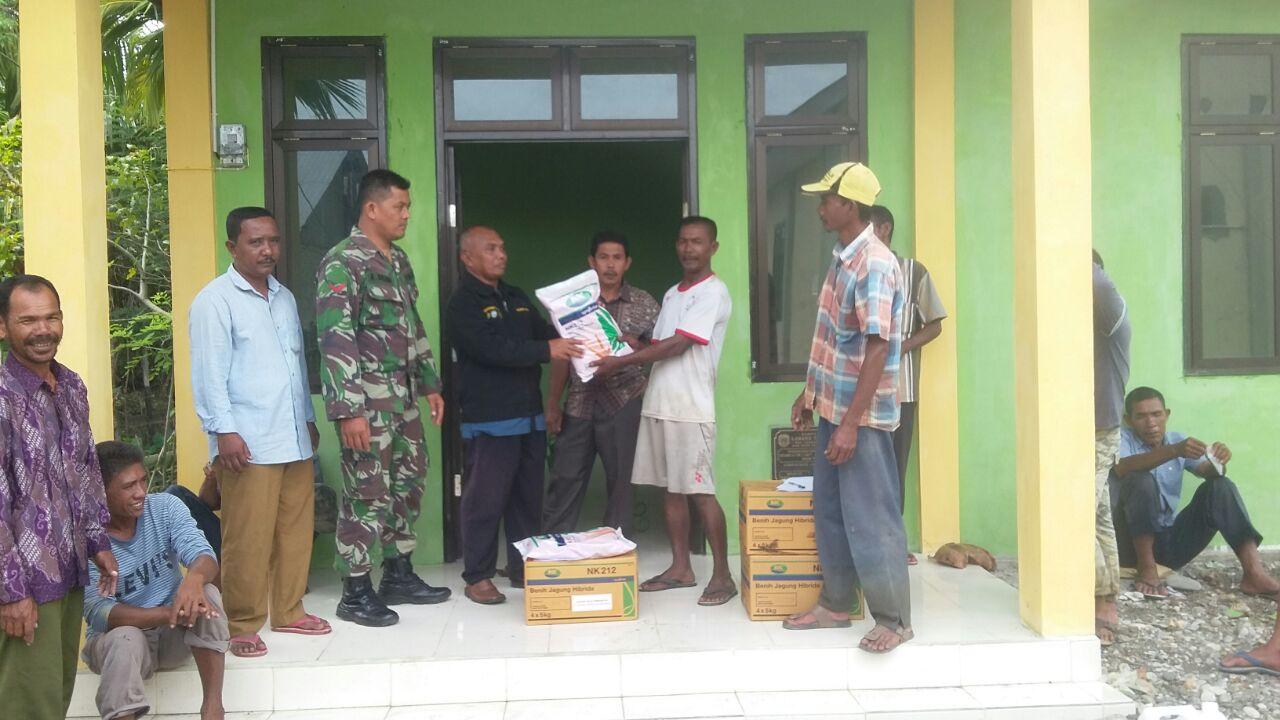 Benih Jagung Hibrida Tiba di Lembah Sabil, Babinsa Pos Ramil 09 Hadir Mendampingi