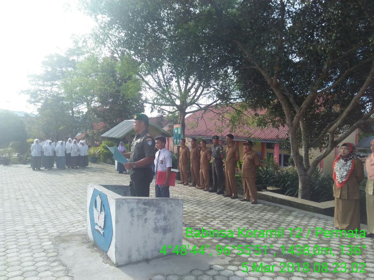 Danramil-12/Pmt Pimpin Upacara di SMAN 1 Permata