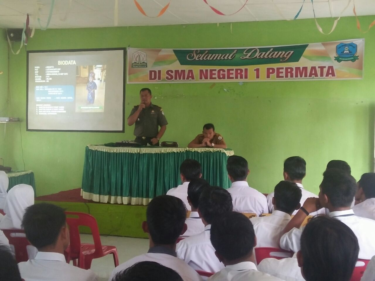 TNI Sosialisasikan Bahaya Narkoba di SMA