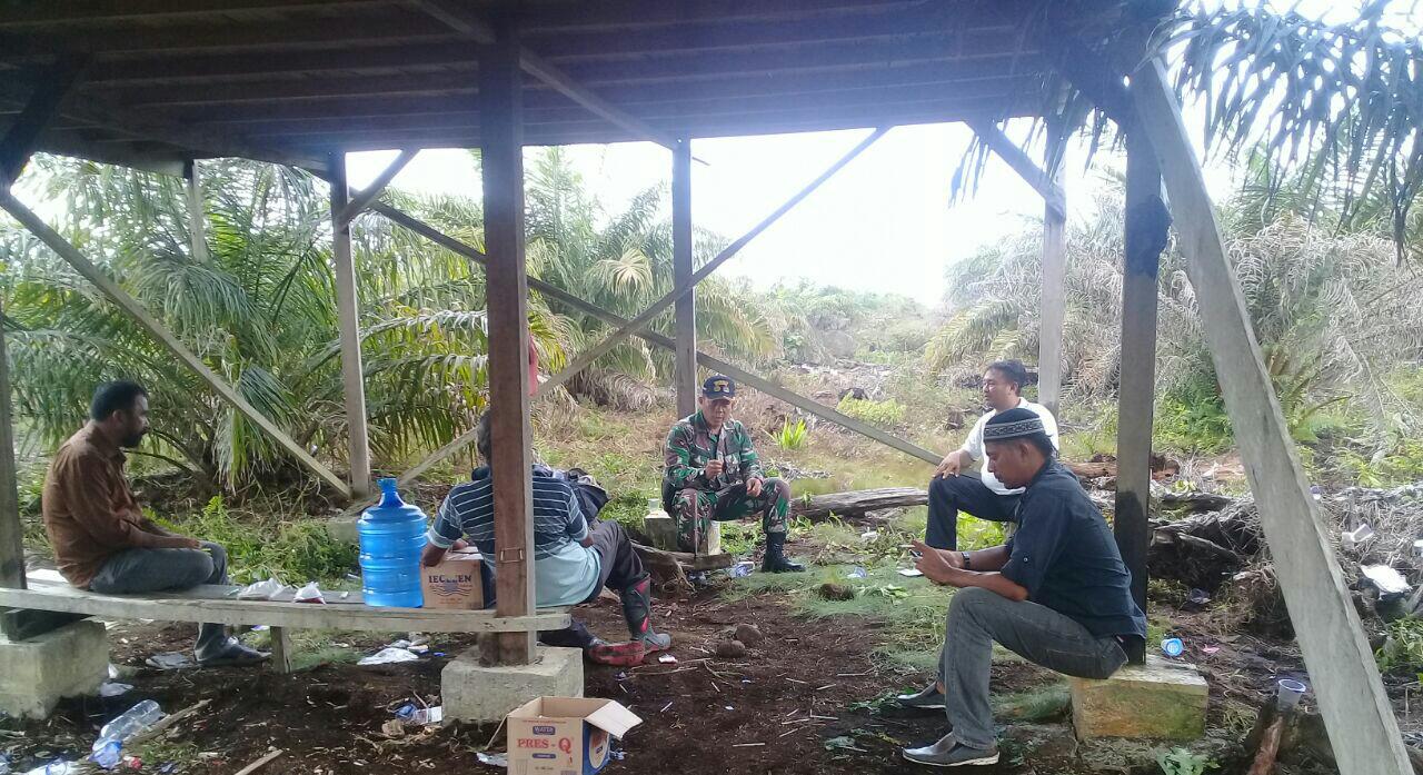 Danramil 07/JP Redam Konflik Masyarakat Terkait Sengketa Lahan Di Wilayah Aceh Barat