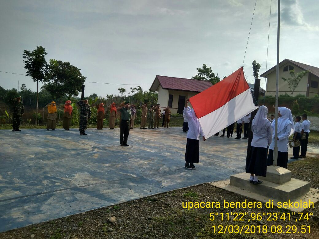 Koramil Jajaran Kodim 0111/Bireuen Upacara Bendera Di Sekolah – Sekolah