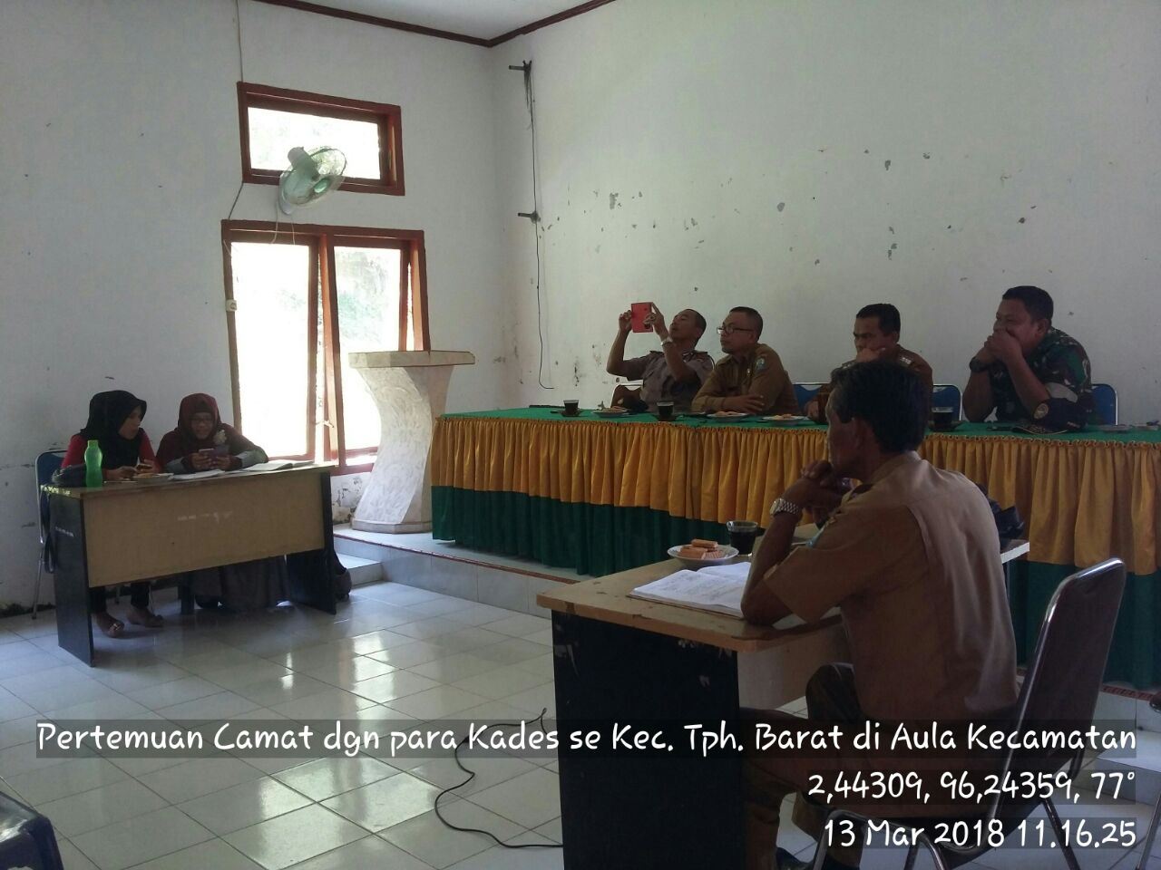 Danposramil 07/Teupah Barat Bersama Camat Hadiri Acara Musyawarah dengan Seluruh Kepala Desa