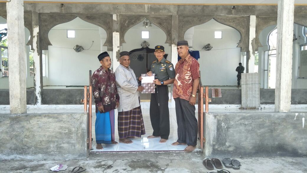 Dandim 0114/Aceh Jaya Serahkan Bantuan Untuk Pembangunan Masjid