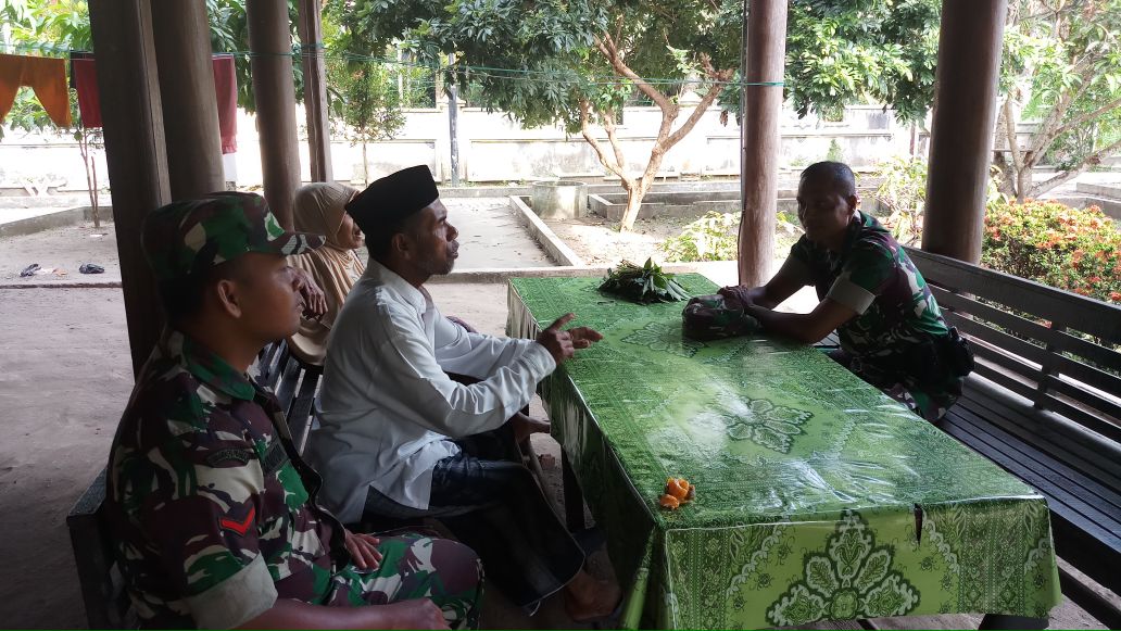 Upaya Kedekatan Babinsa Pos Ramil Siblah Krueng dengan Tokoh Adat Desa Awe Geutah