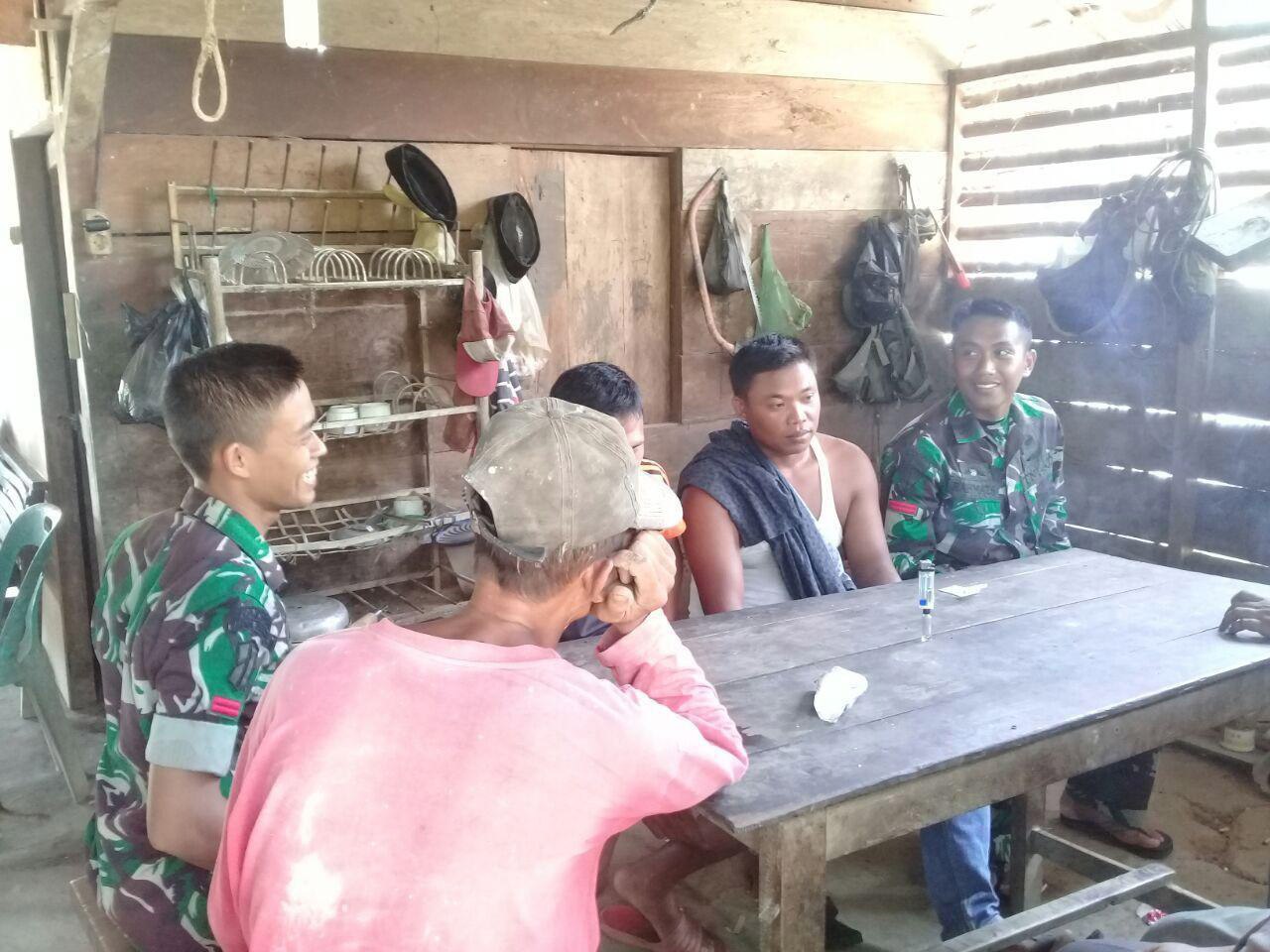 Prajurit Raider Khusus 111 Anjangsana dengan Masyarakat di Wilayah Binaan