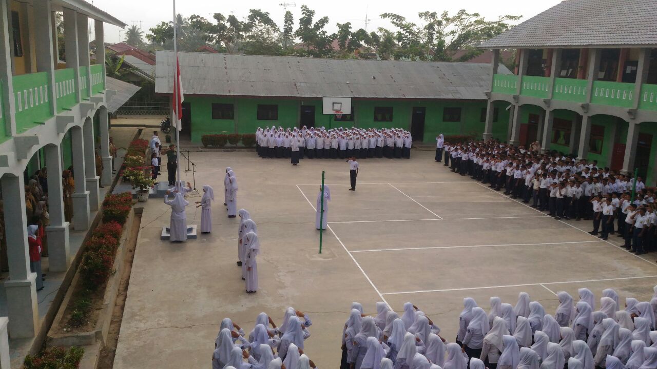 Danramil 22/LGSB Pimpin Upacara Bendera di SMPN 4 Kota Langsa