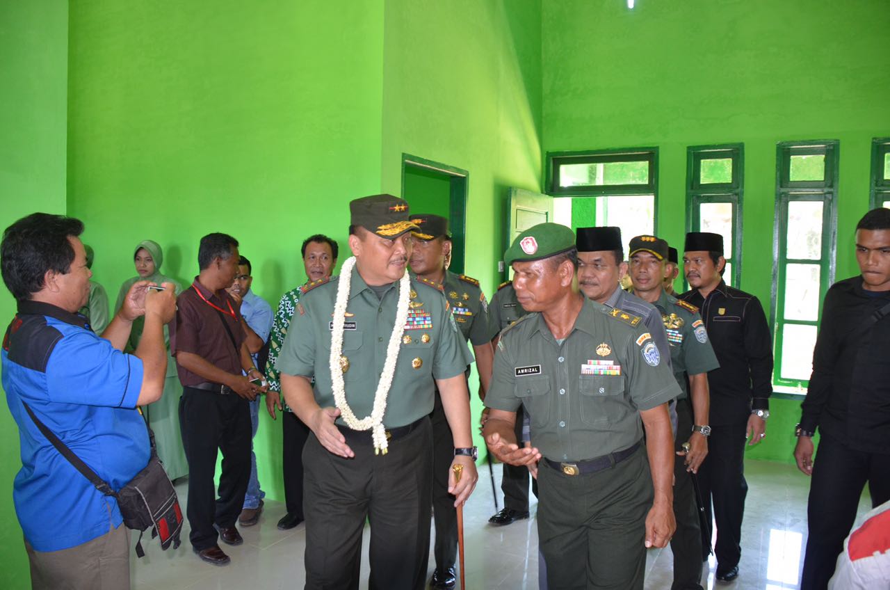 Usai Meresmikan, Pangdam IM Tinjau Sarana dan Prasarana Kodim 0118