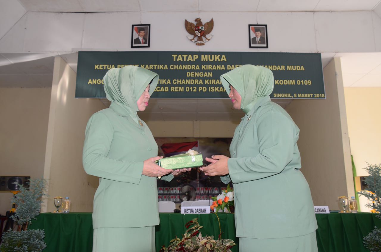 Ketua Persit KCK PD Iskandar Muda Bertatap Muka dengan Anggota Persit KCK Cabang XXXI Kodim 0109