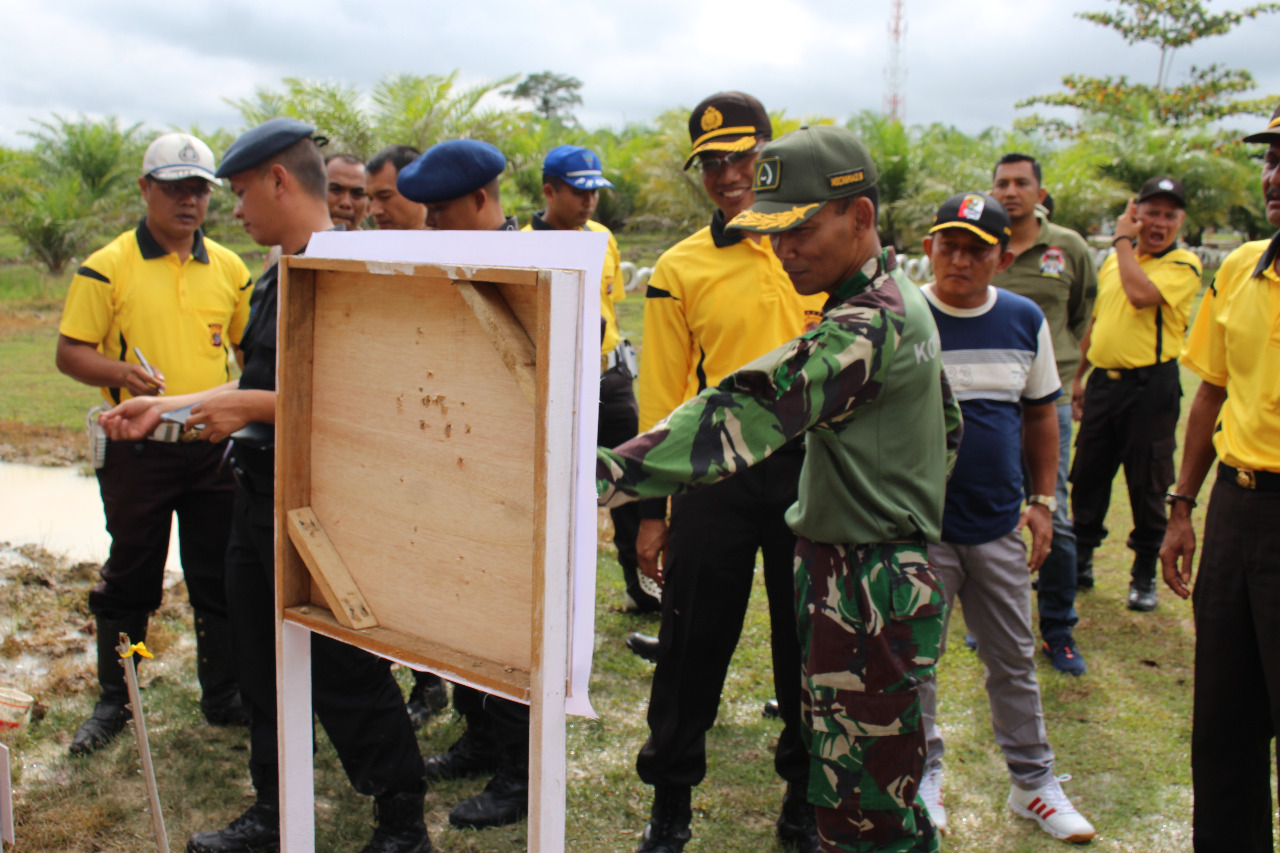 Dandim 0116/Nagan Raya Menembak Bersama Forkopimda Nagan Raya
