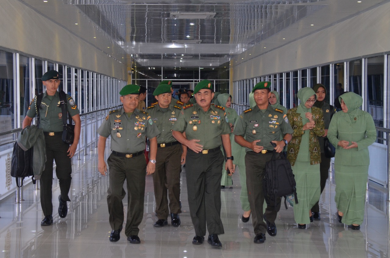 Kasdam IM Bersama Forkopimda Sambut Kedatangan Mayjen TNI Abdul Hafil Fuddin