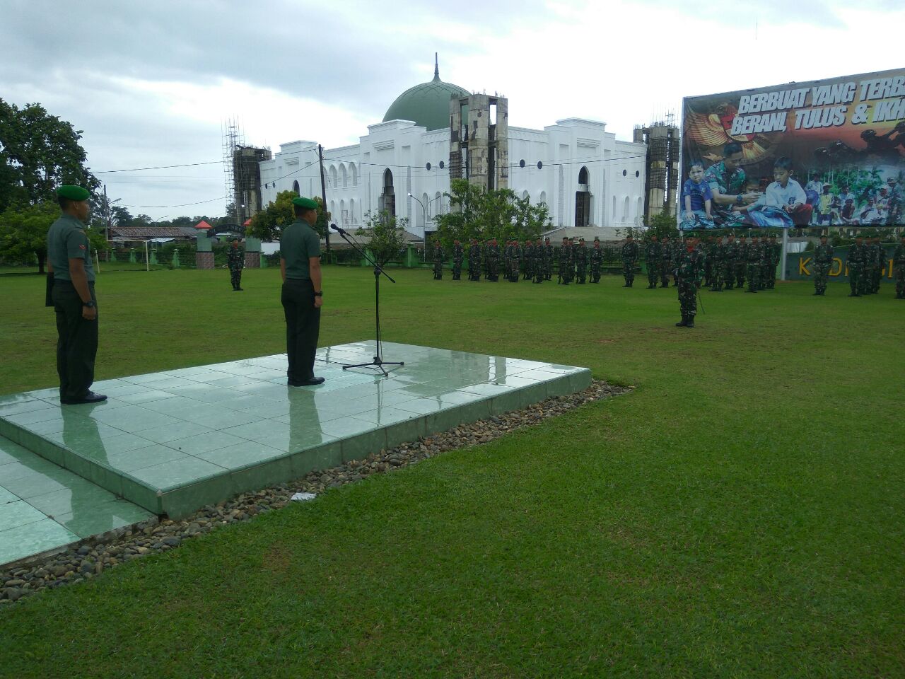 Kasdim 0116/Nara Pimpin Upacara Bendera Hari Senin