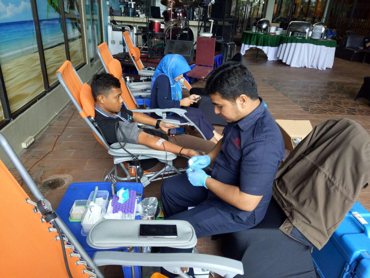 Kegiatan Bhakti Sosial Donor Darah oleh Personel Deninteldam IM di Hotel Hermes Palace Banda Aceh