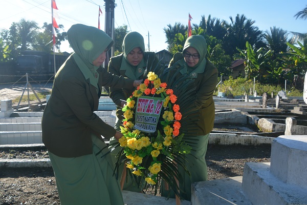Peringati HUT ke 72, Persit KCK Koorcabrem 012, Melaksanakan Ziarah dan Tabur Bunga