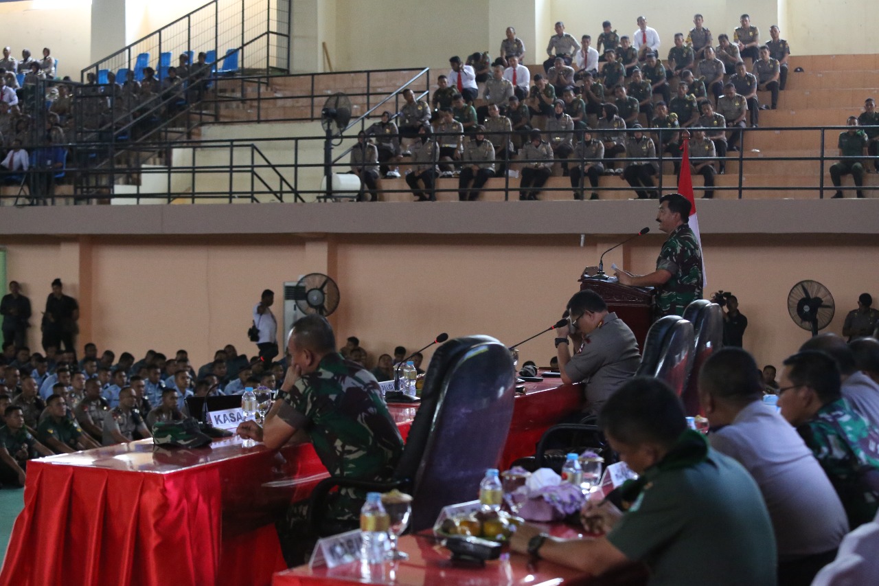 Panglima TNI Memberikan Pengarahan kepada 3000 Prajurit TNI dan Polri