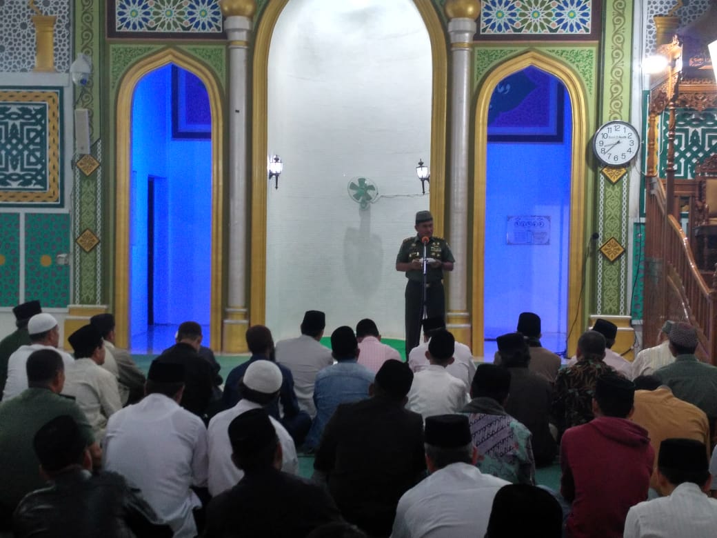Sholat Taraweh di Masjid Raya Ruhama Takengon, Pangdam IM Isi Tausiah Ramadhan
