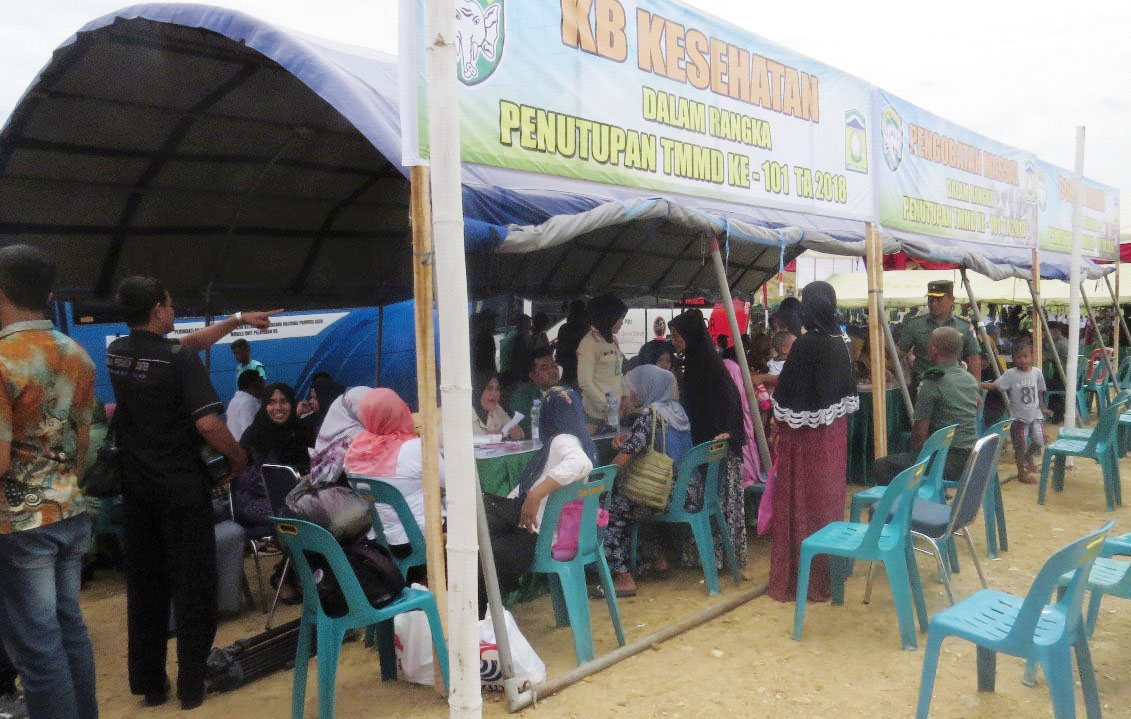 Penutupan TMMD ke-101 di Desa Aneuk Glee, Warga Padati Giat Pelayanan Kesehatan Gratis dari TNI
