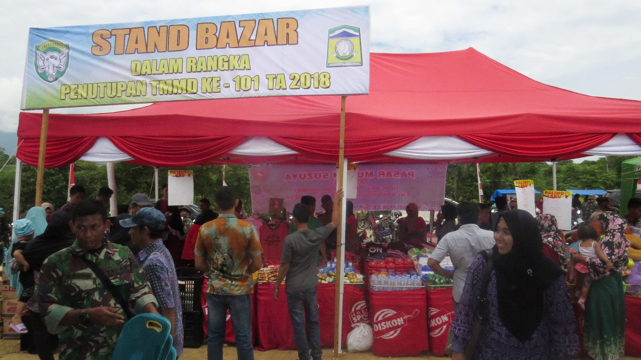 Stand Bazar diserbu Masyarakat saat Penutupan TMMD ke-101 di Desa Aneuk Glee