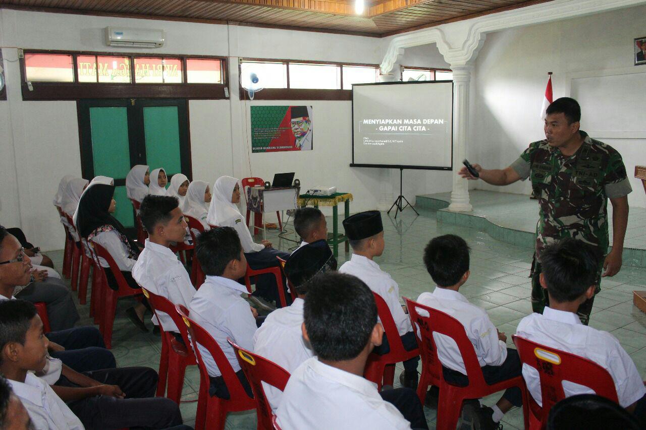 Dandim Agara berikan Bimbingan dan Motivasi terhadap Anak Prajurit