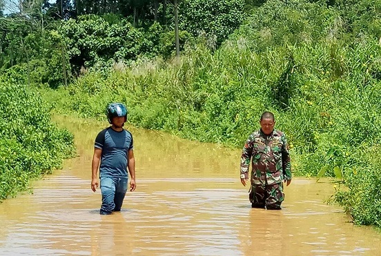 Banjir Landa Kecamatan Setia Bakti, TNI dan Masyarakat Waspada