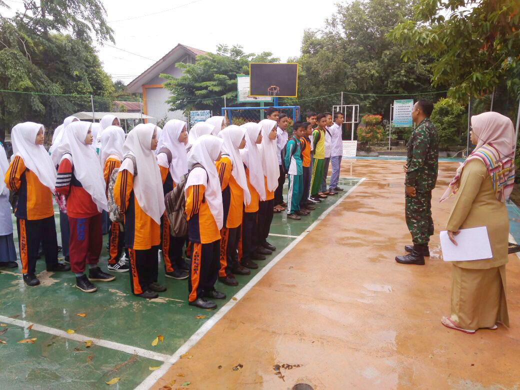 Babinsa Koramil Lhoknga Beri Wasbang dan Latih PBB Siswa – Siswi SMA N 1 Lhoknga