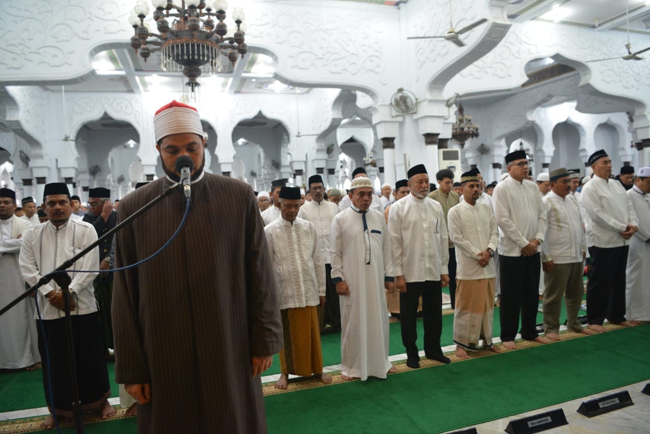 Pangdam IM Bersama Forkompimda Aceh Sholat Idul Fitri 1439 H di Masjid Raya