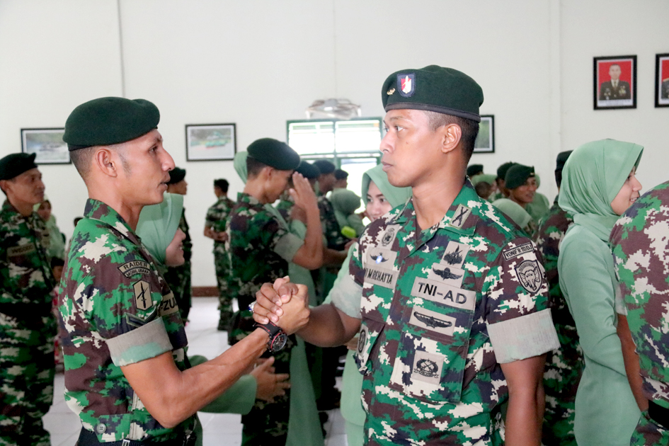 Wadanyonif Raider 112 Lepas Personel Pindah Satuan