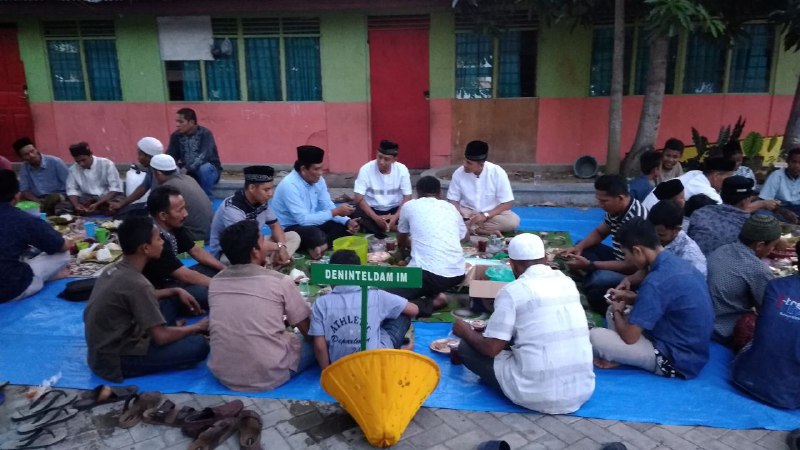 Personel Deninteldam IM Bukber Bersama Masyarakat