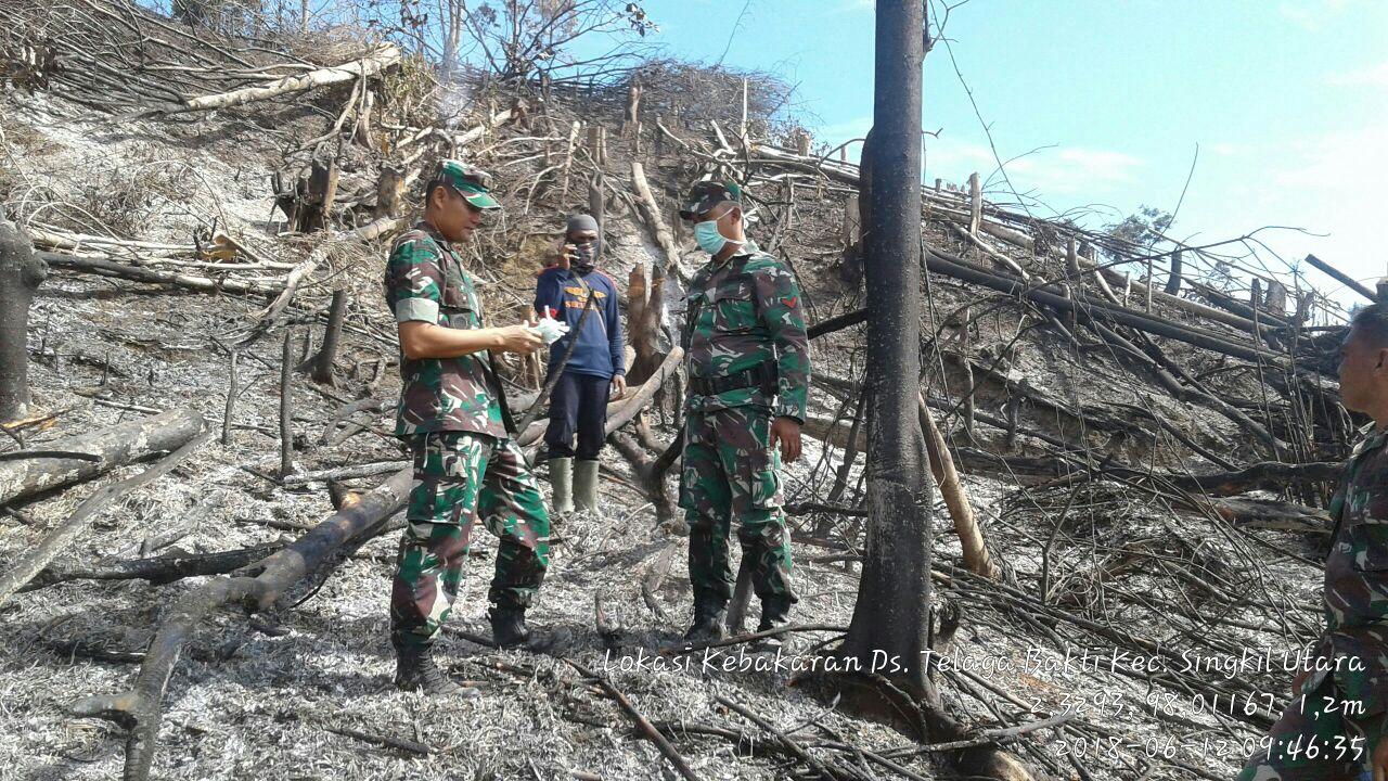 Dandim Pimpin langsung upaya pemadaman Karhutla di Kecamatan Singkil Utara