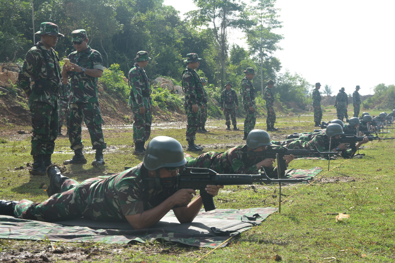 Pangdam Bersama Pejabat Kodam IM Menembak Senapan SS1 V2