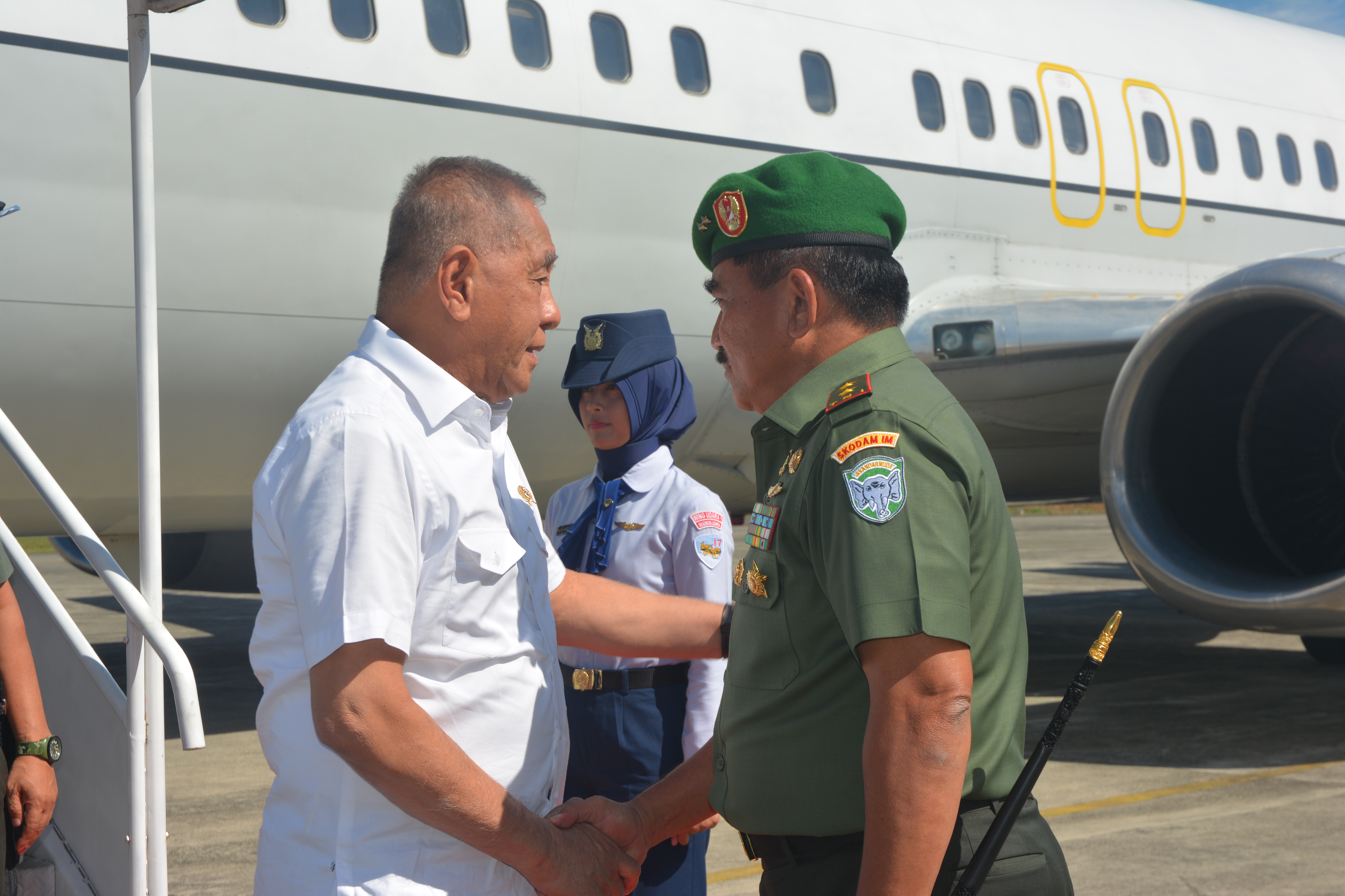Pangdam IM Sambut Kedatangan Menhan RI di Lanud SIM