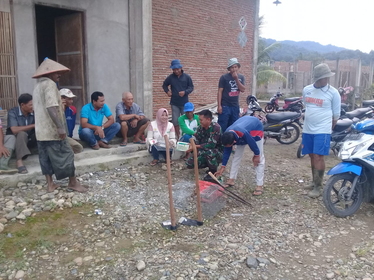 Babinsa Pos Ramil 03/Jeumpa dan PPL Berikan Sosialisasi Pemberantasan Hama Tikus