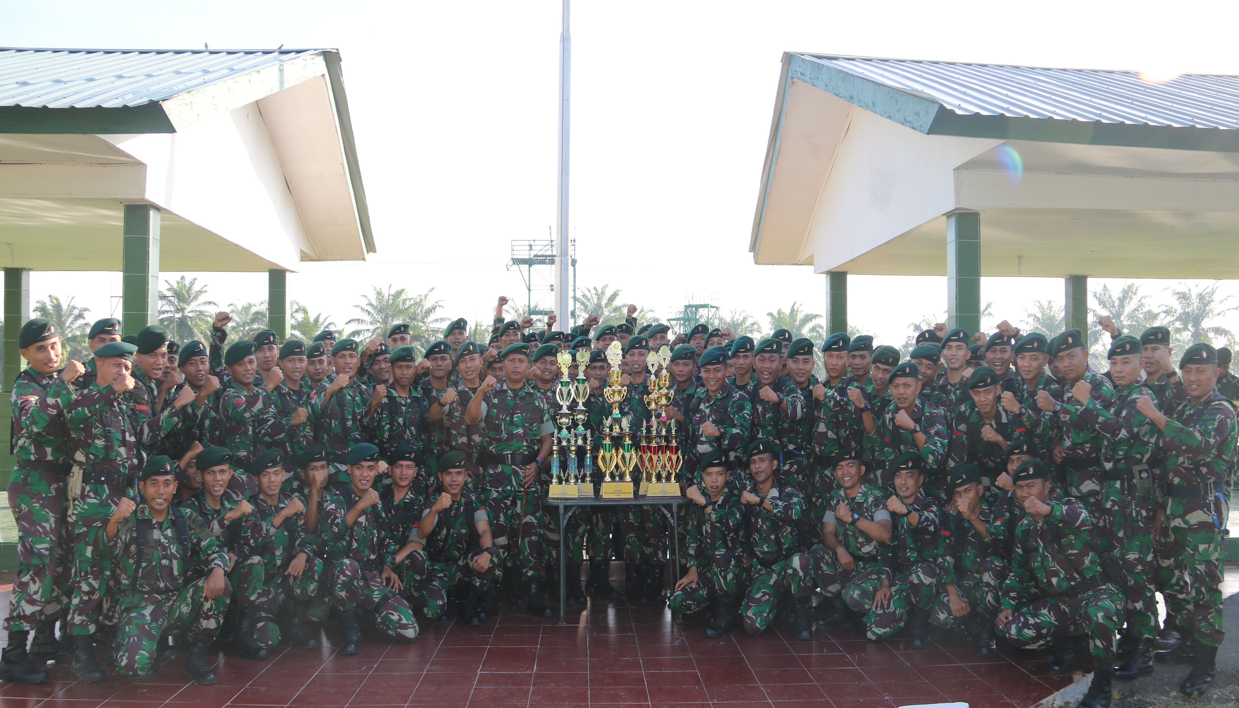 Danyonif Raider Khusus 111 Berikan Jam Komandan Kepada Para Prajurit