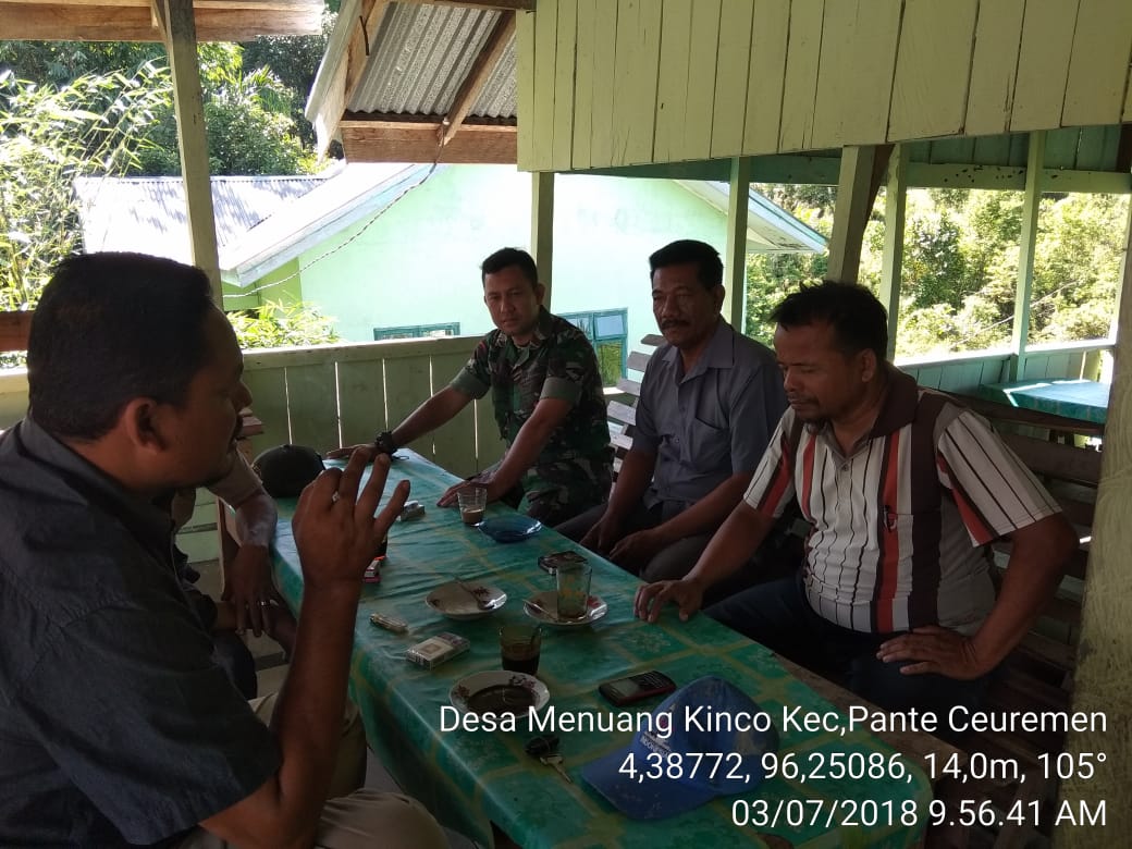 Babinsa Pos Ramil 05/Pc Komsos dengan Masyarakat