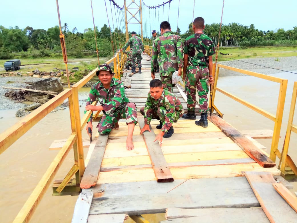Jembatan Gantung Akses Utama Menuju lokasi TMMD 102