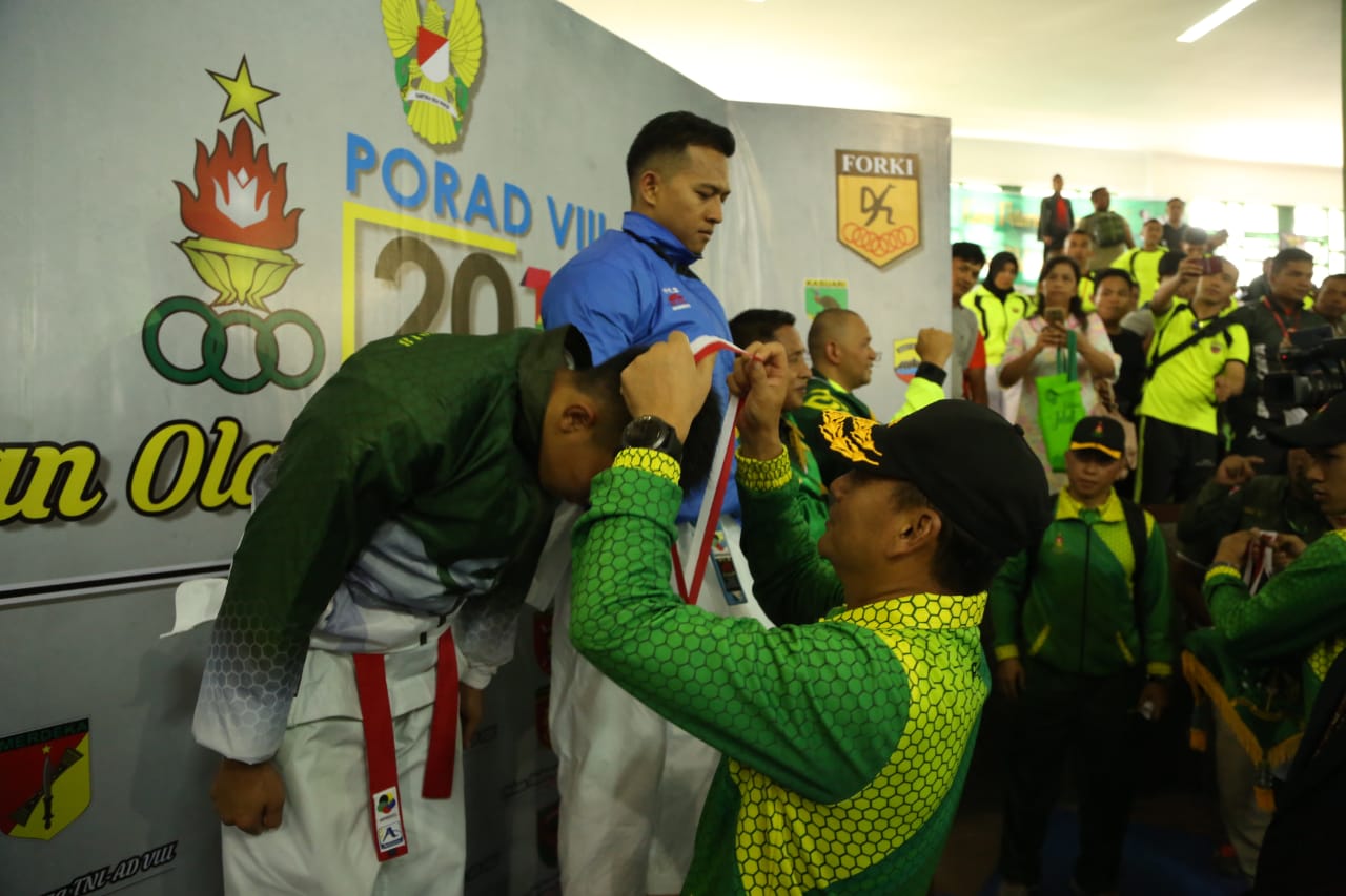 Wakasad Serahkan Medali Perak