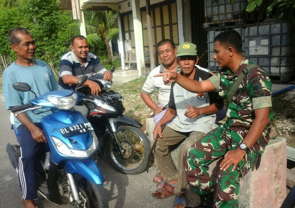 Babinsa Koramil 01/Sukajaya Komsos dengan Warga Binaan