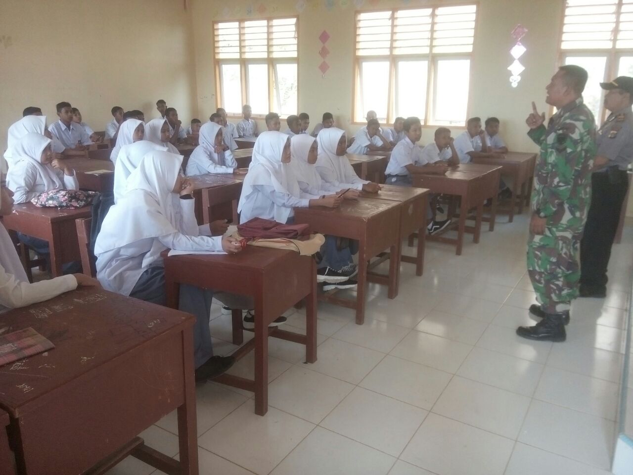 Sinergitas TNI Polri Cegah Narkoba di Kalangan Pelajar