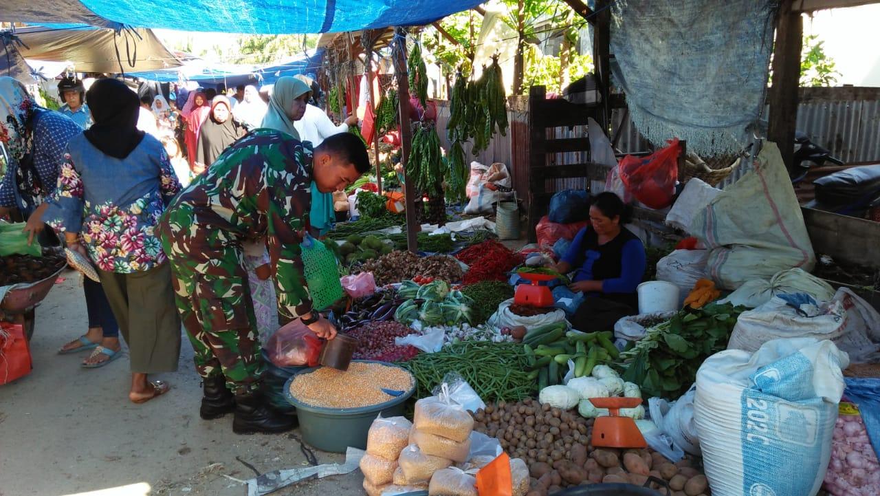 Babinsa Koramil 03/Gunung Meriah Pantau Stabilitas Sembako