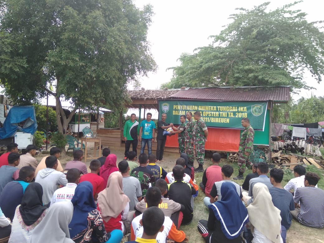 Masyarakat Desa Blang Asan Menerima Sosialisasi Kebhinekaan dan Wasbang Oleh Satgas Opster TNI